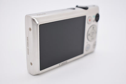 Canon PowerShot ELPH 300 HS 12.1MP Silver Digital Camera Complete