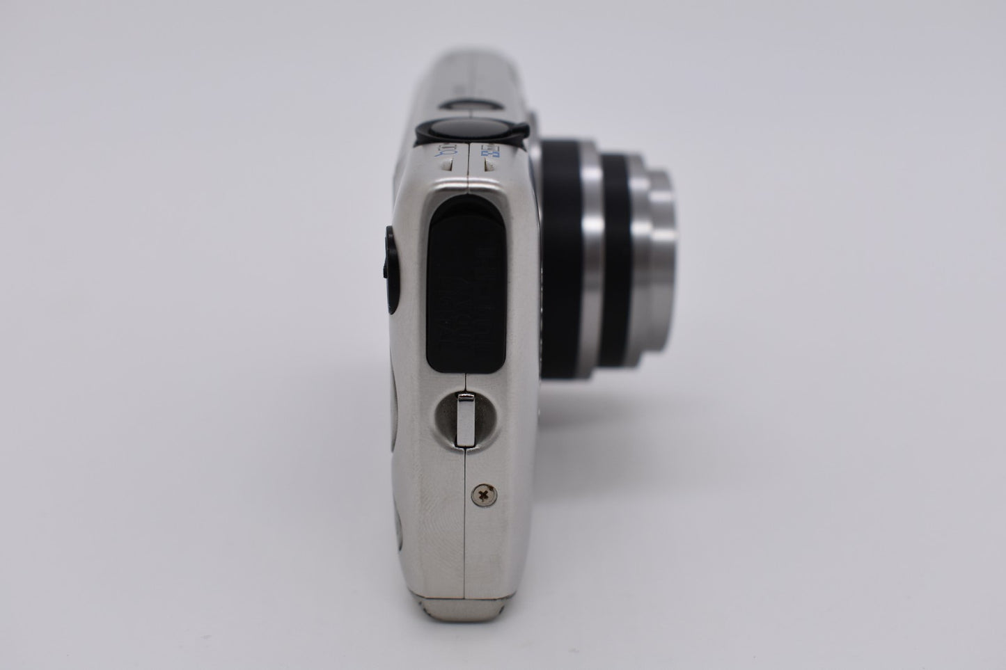 Canon PowerShot ELPH 300 HS 12.1MP Silver Digital Camera Complete